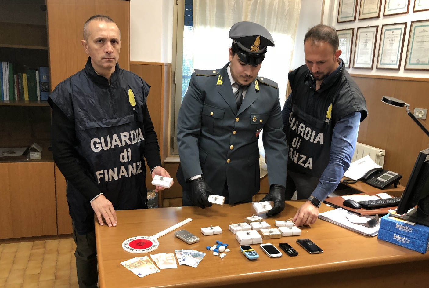 Porto Recanati, Finanza denuncia tre spacciatori