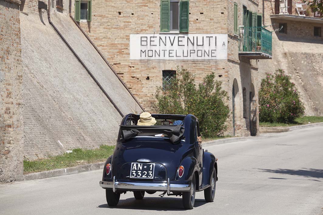 Viaggiare insieme in auto d’epoca con gli ospiti del Santo Stefano