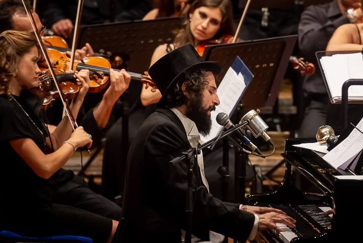Vinicio Capossela allo Sferisterio con l’Orchestra Toscanini
