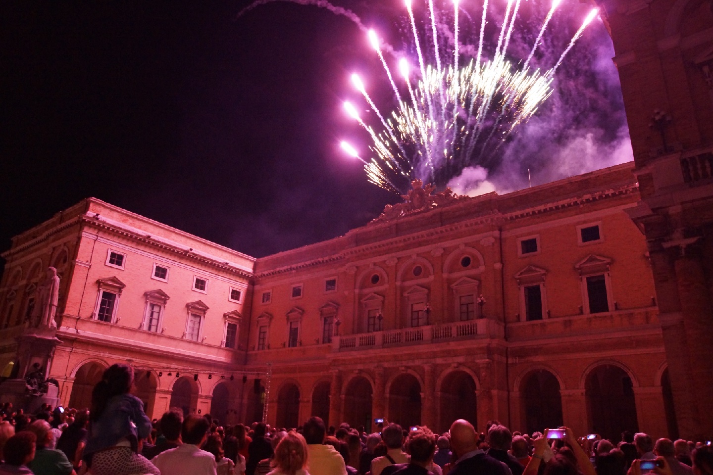 Recanati, visite guidate in notturna al Palazzo Comunale