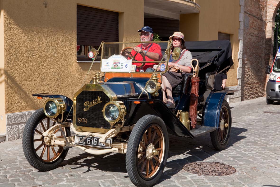 Auto storiche, turismo e spettacolo con “Sibillini e dintorni”