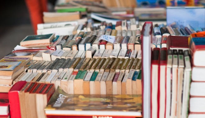 Macerata, scambio di libri scolastici usati al Centro del Riuso