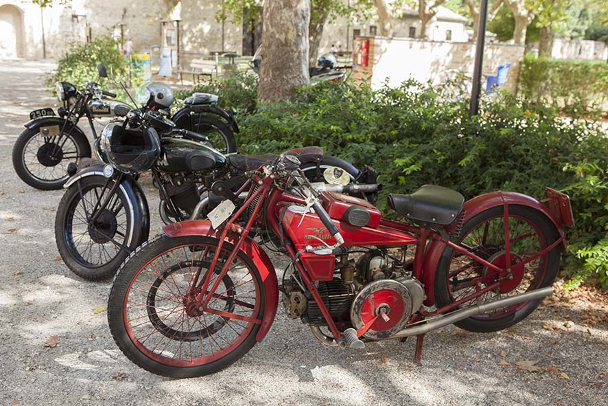 Con le moto d’epoca tra le valli del Chienti e del Potenza