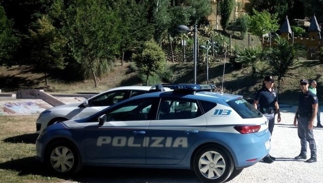 Polizia in azione antidroga a Fontescodella e in periferia