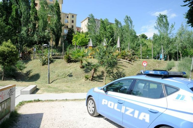 Polizia ancora aggredita, piante di marijuana a Macerata