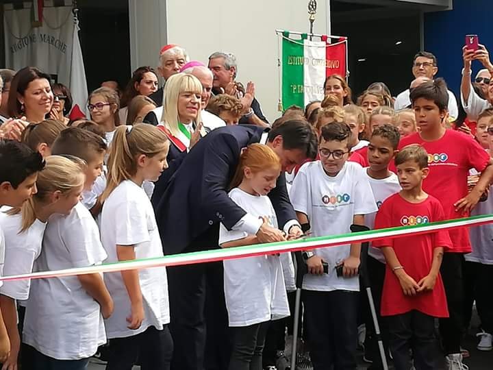 San Severino Marche, il premier Conte inaugura la nuova scuola