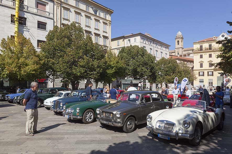 Veicoli d’Epoca, splendidi esemplari nelle vie di Ancona