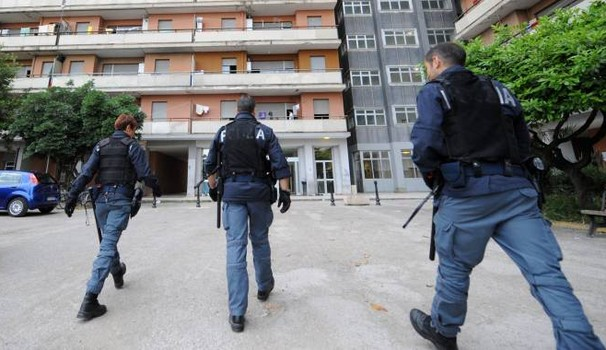 Porto Recanati, cocaina in una fioriera dell’Hotel House