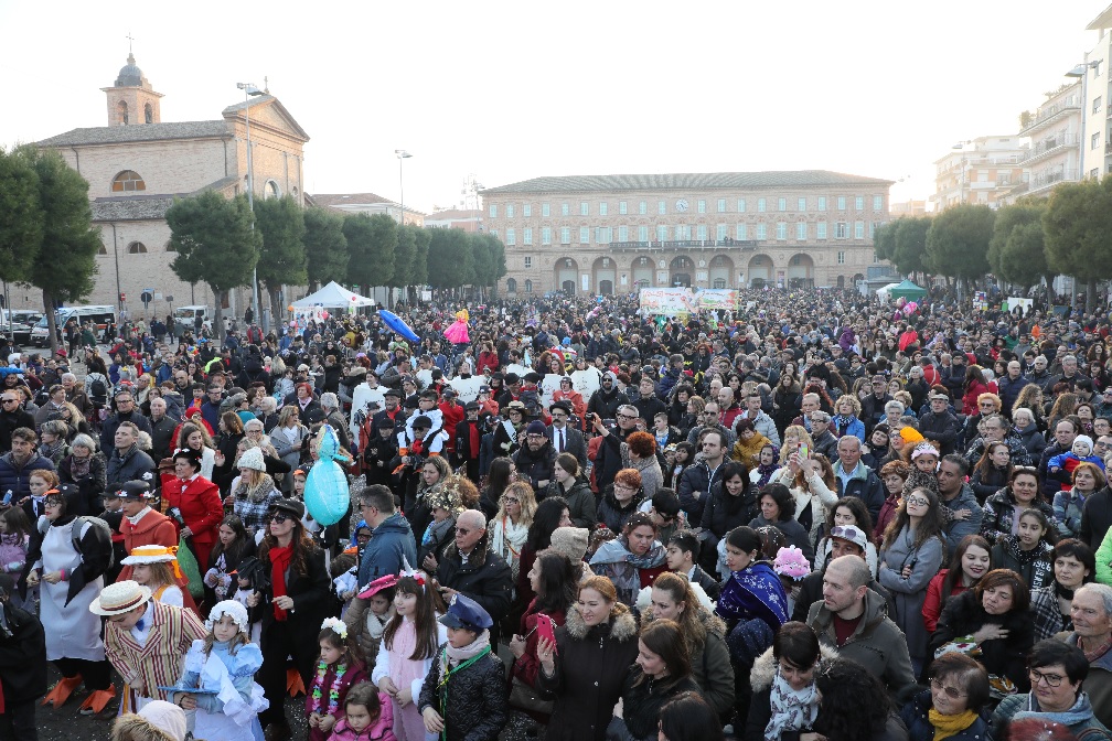 Tanta gente al Carnevale di Civitanova Marche