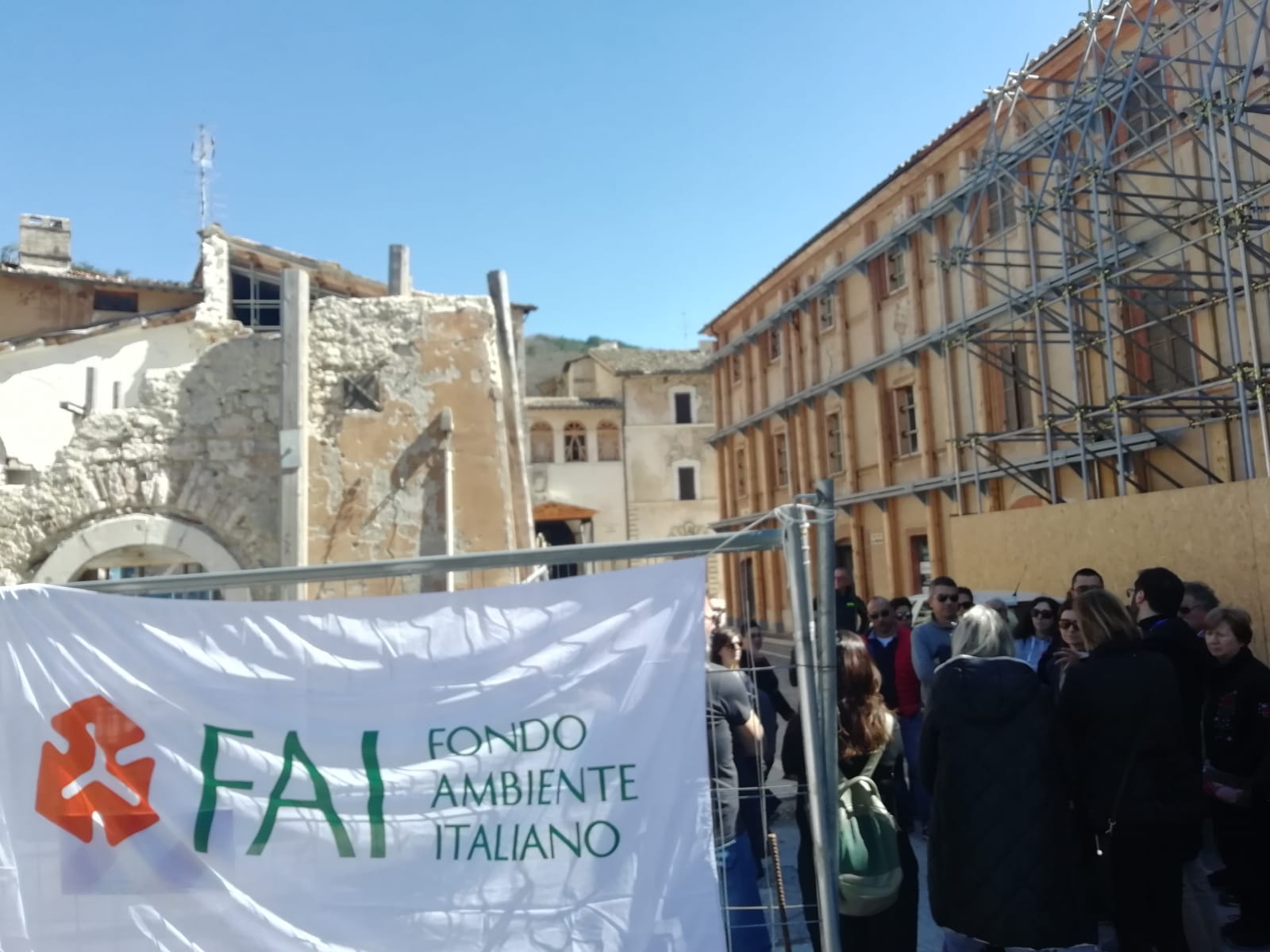 In tanti con il FAI a Macerata, Recanati e zona rossa di Visso