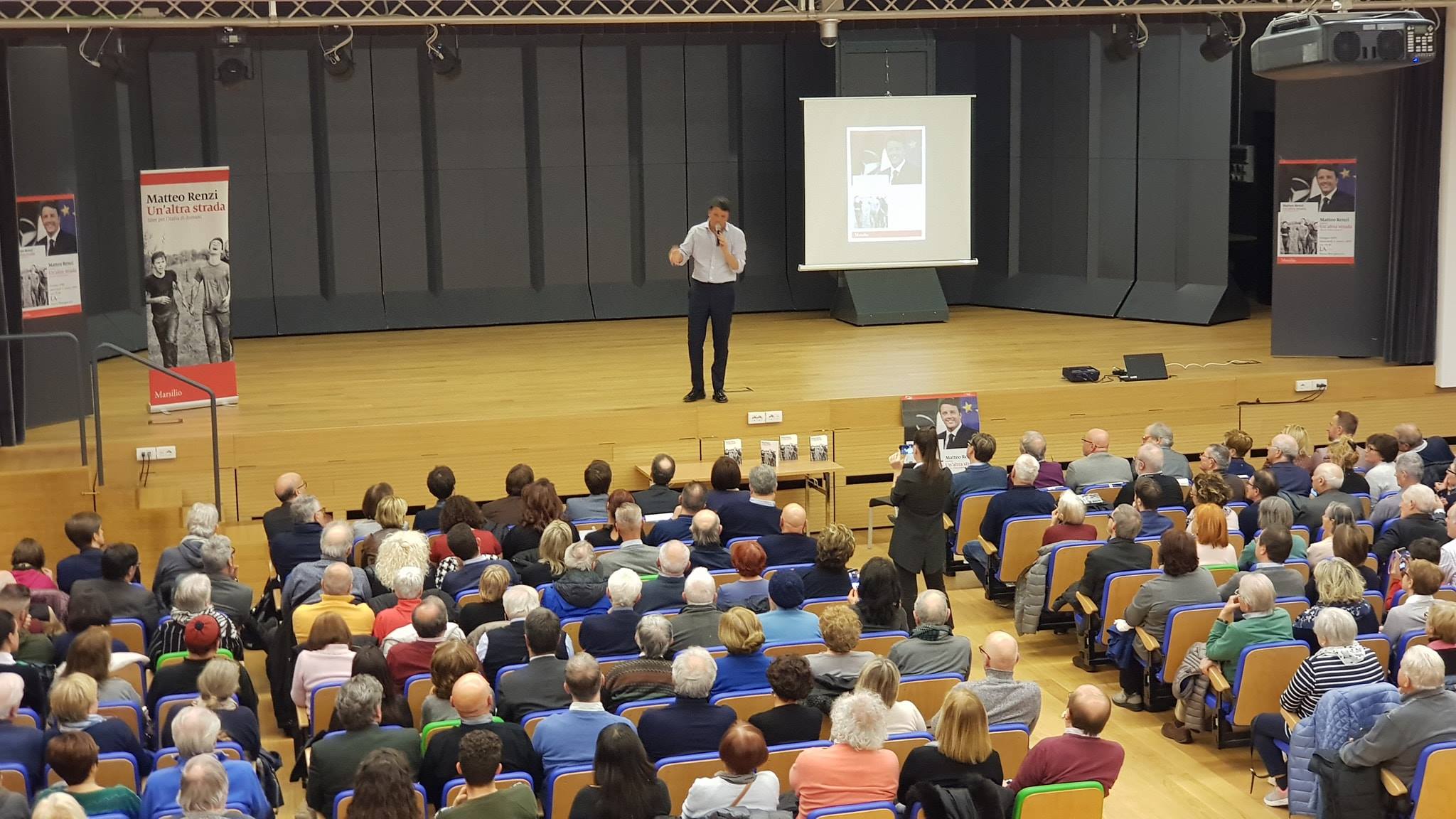 Matteo Renzi presenta il suo libro a Civitanova, Ancona e Fano