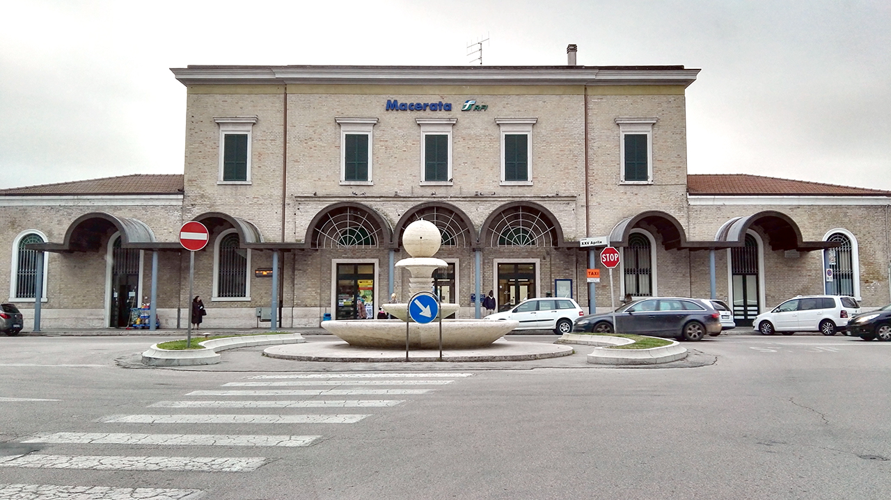 Polizia ferma due spacciatori alla stazione ferroviaria di Macerata