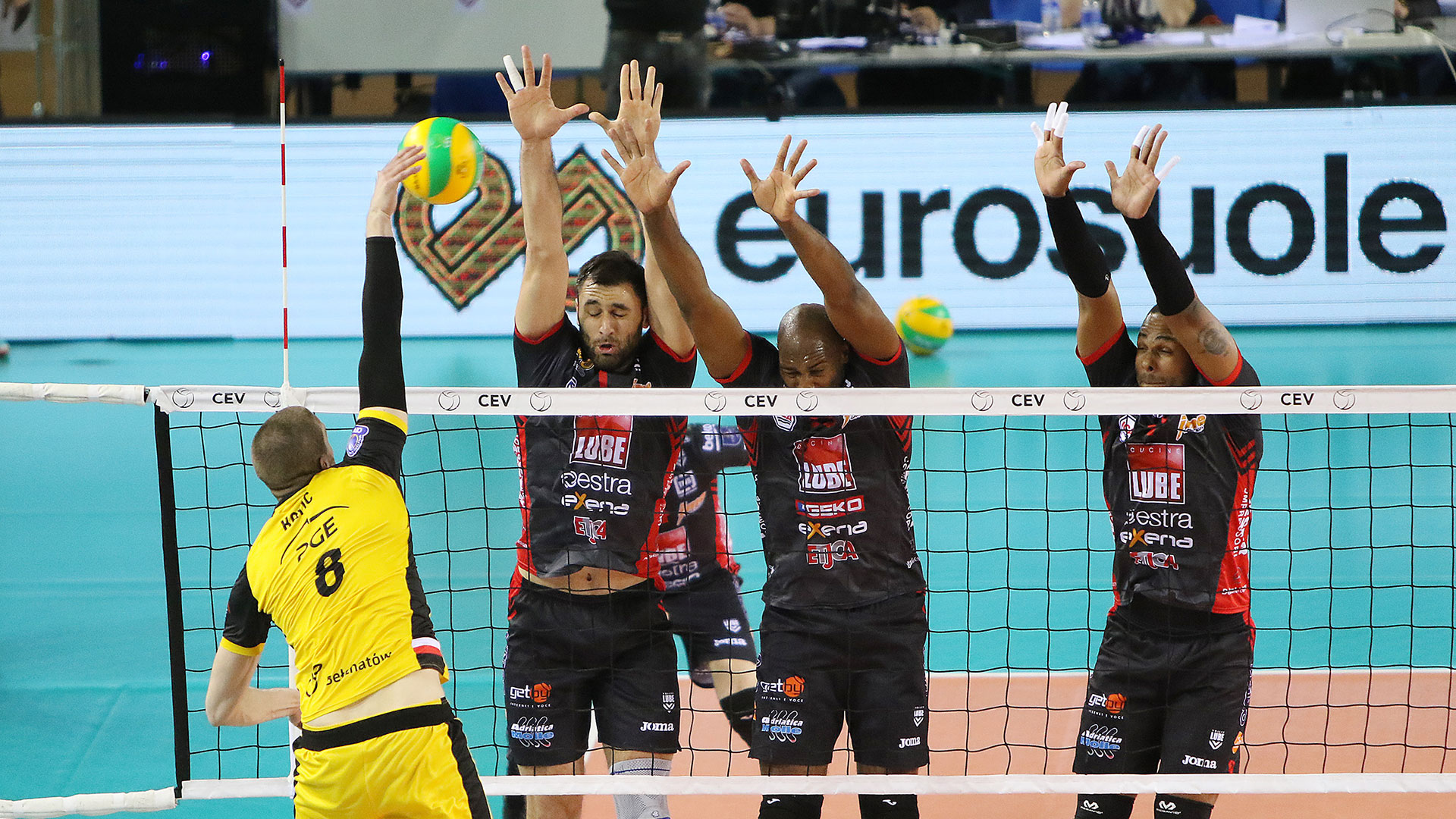 Lube-Skra Belchatow 3-0, finale Champions con lo Zenit Kazan