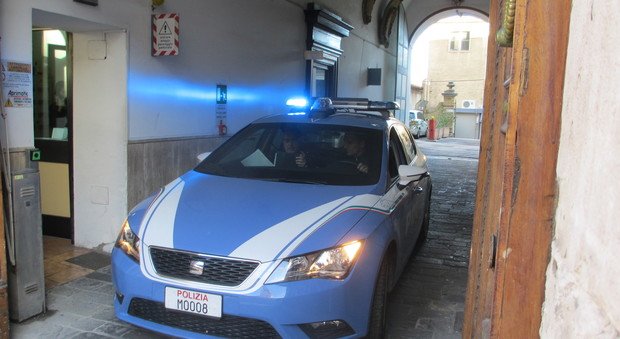 Macerata, Polizia smantella base di spaccio in un appartamento