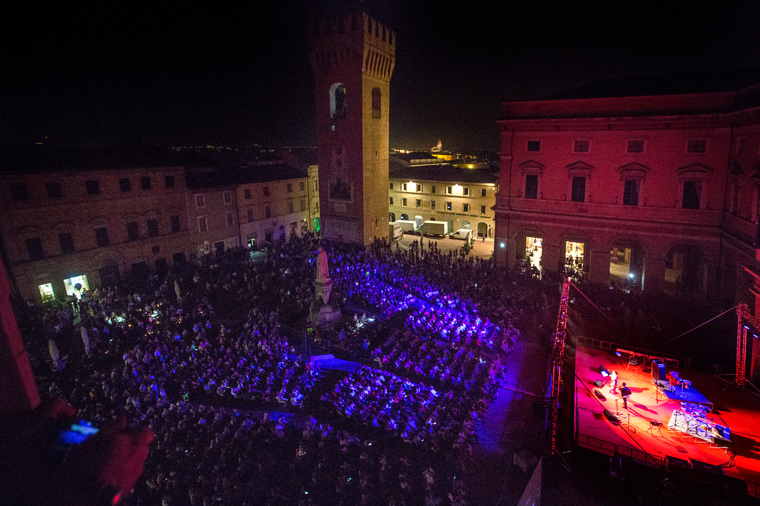 Recanati, Noa incanta il pubblico di Lunaria