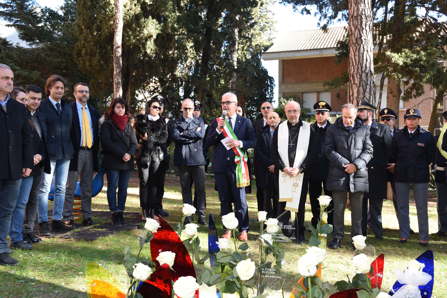 Pamela Mastropietro, Macerata le dedica 18 fiori stilizzati