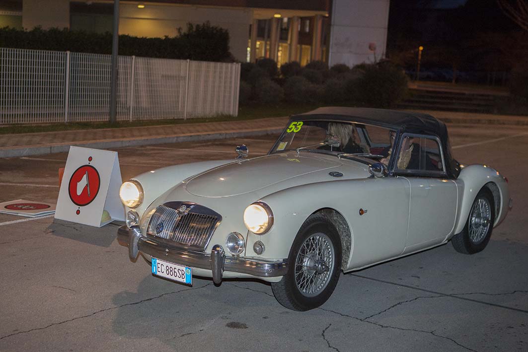 Auto d’epoca sotto le stelle a Treia, Cingoli e San Severino