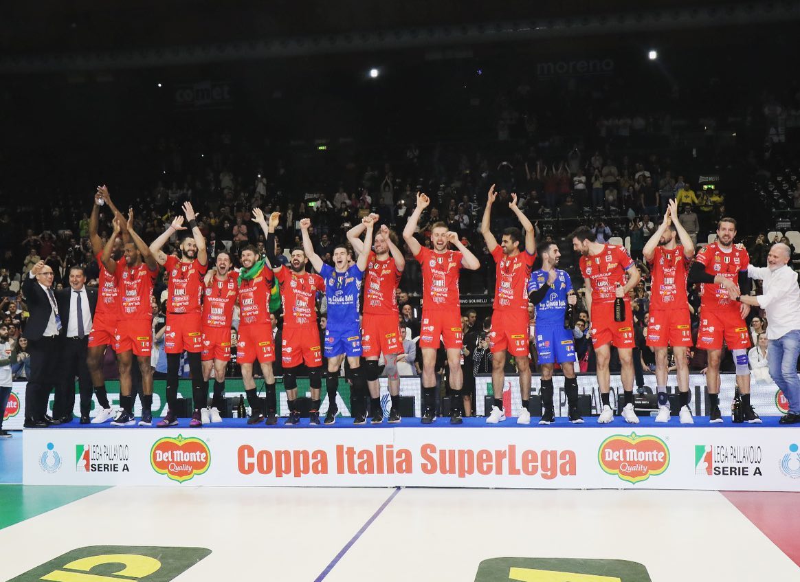 Lube-Sir Safety 3-2 in finale, è la sesta Coppa Italia biancorossa