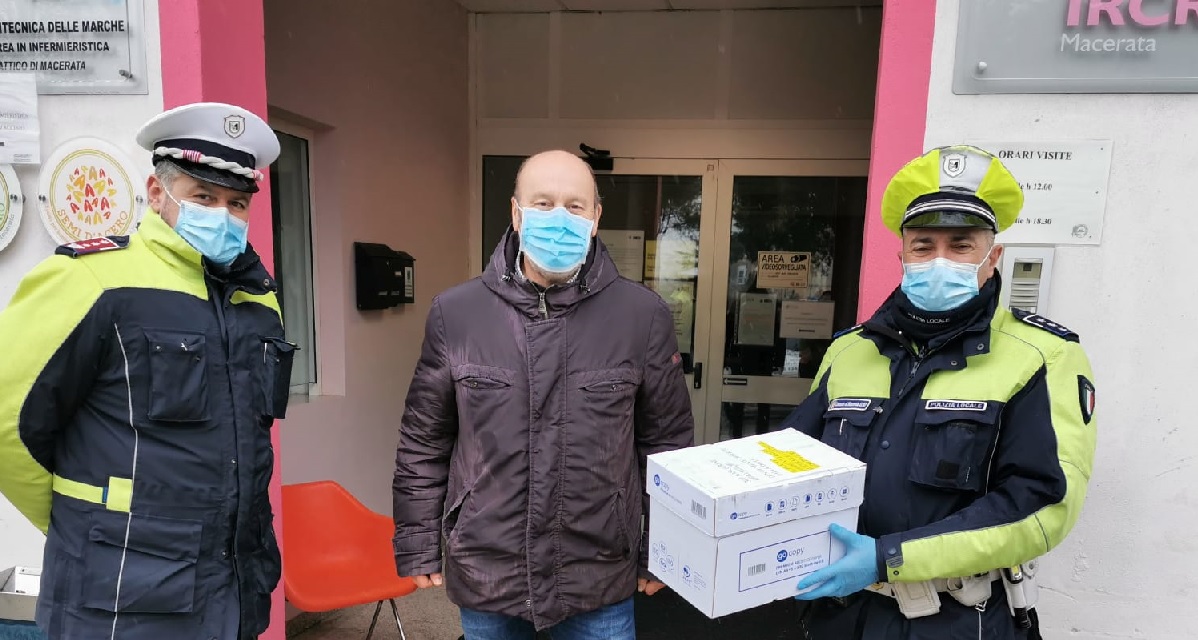 Macerata, mille mascherine donate da Il Prato alla Polizia Locale