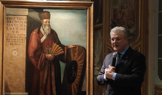 Rotary Club Matteo Ricci dona mascherine ai Servizi sociali