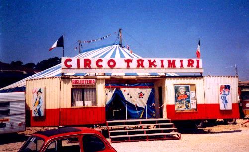 Circo Takimiri, spettacolo in piazza a San Severino Marche