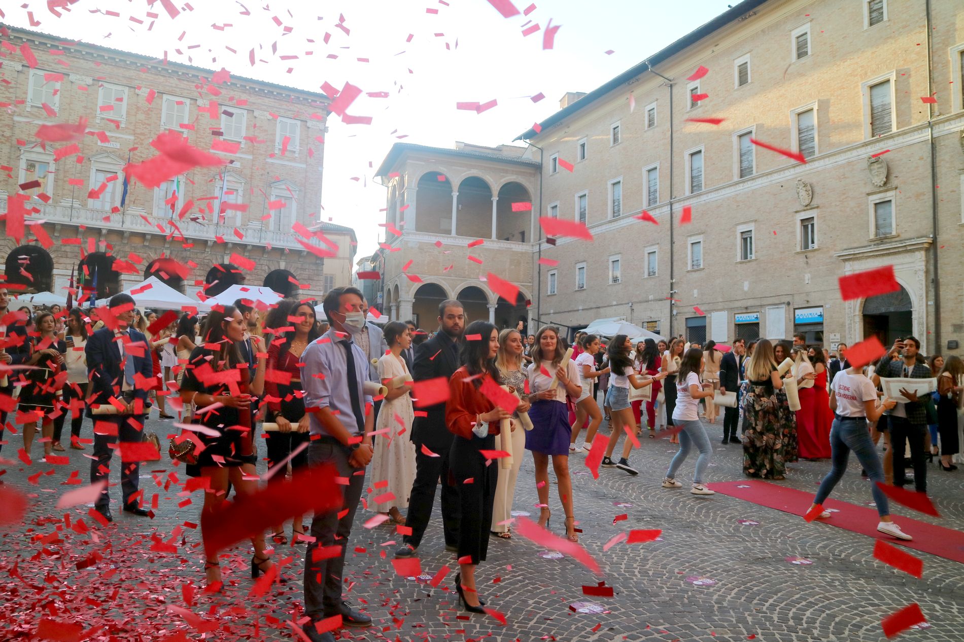 Graduation Day Unimc, festa in piazza con i laureati a distanza