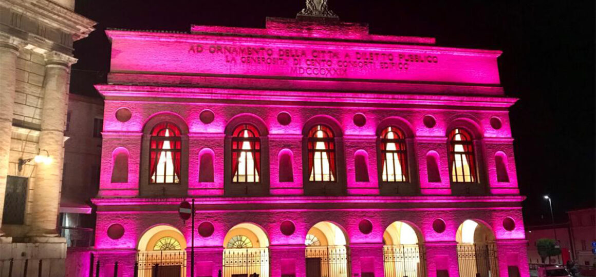 Macerata, Sferisterio viola contro il tumore al pancreas