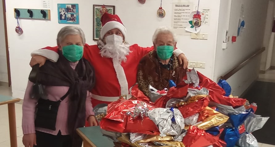 Treia, Babbo Natale tra gli anziani della casa di riposo