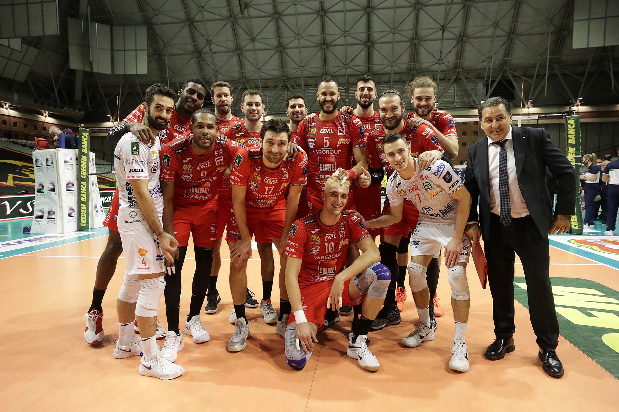 Lube vince a Ravenna (3-2), Juantorena guida la rimonta