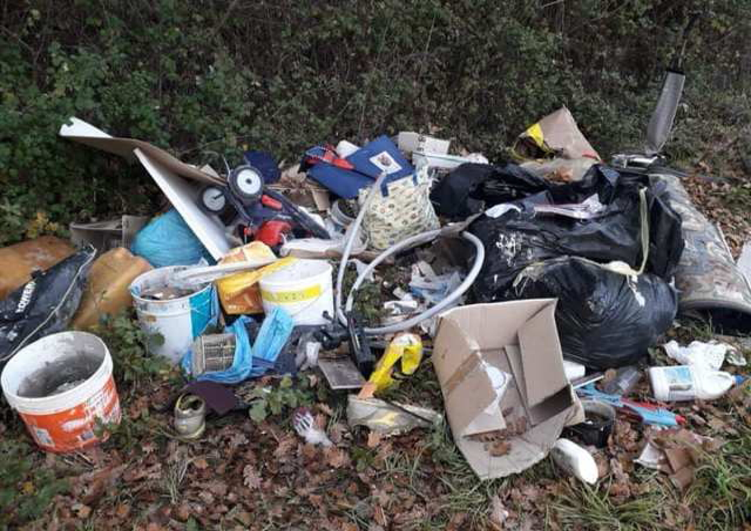 Macerata, individuati responsabili di abbandono rifiuti