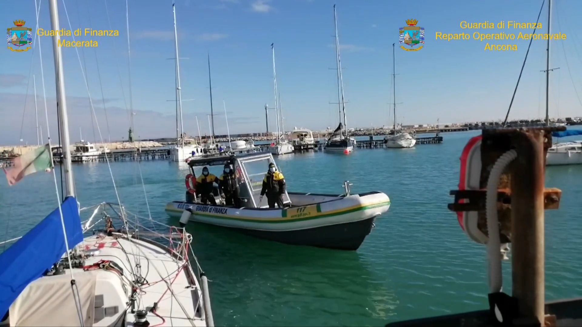 Guardia di Finanza scopre attività abusiva nel porto di Civitanova