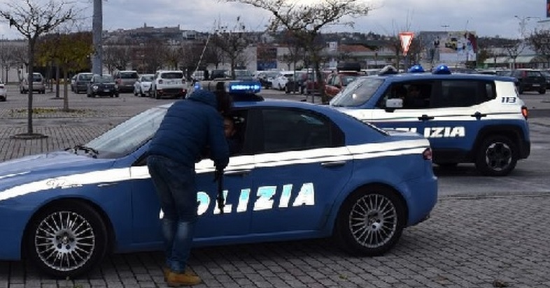 Controlli della Polizia nel fine settimana a Macerata e Civitanova