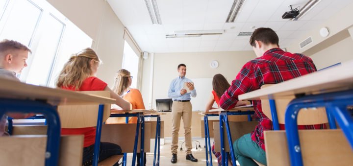 Marche, mercoledì scuole superiori a lezione (50% in presenza)