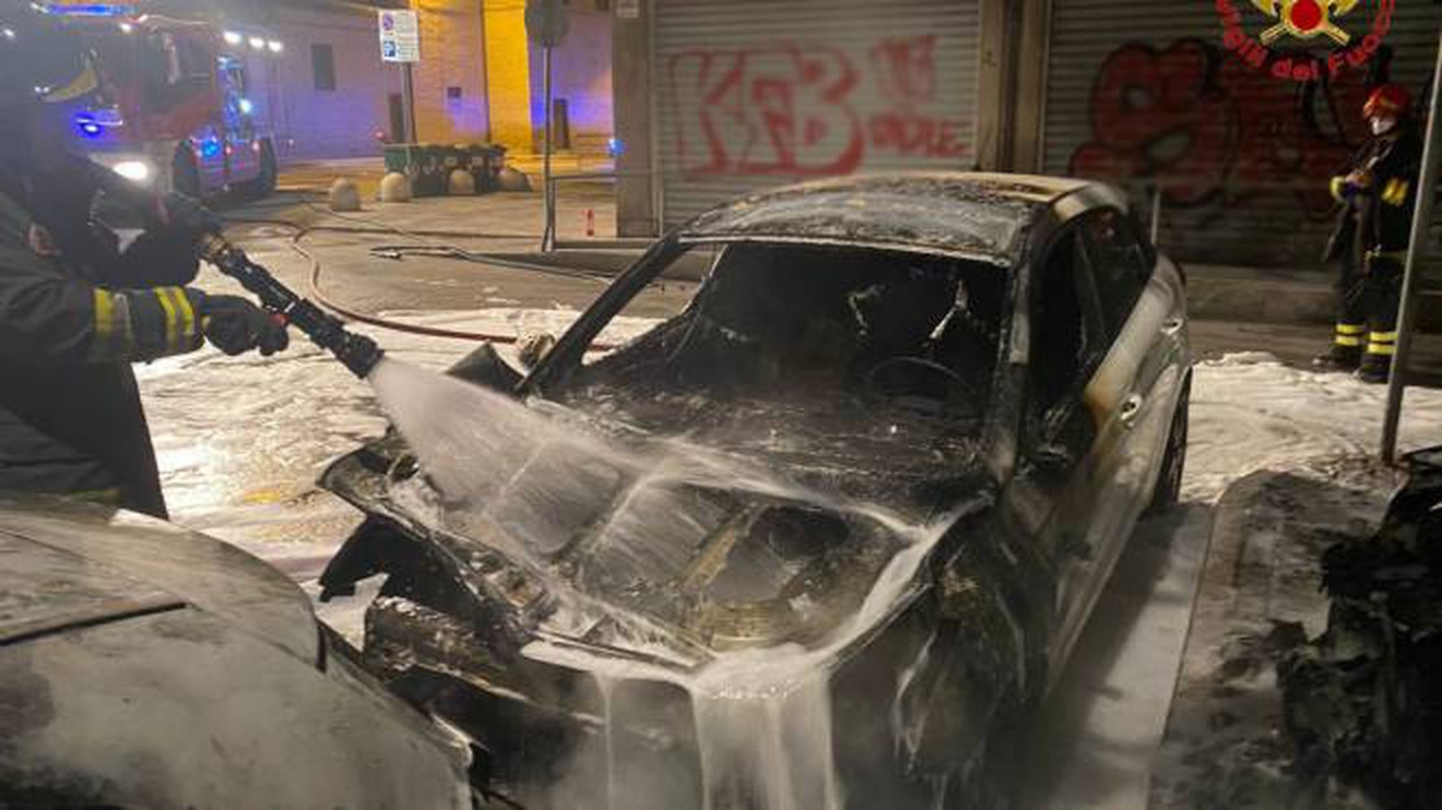 Polizia, fermato a Civitanova Marche il piromane delle auto