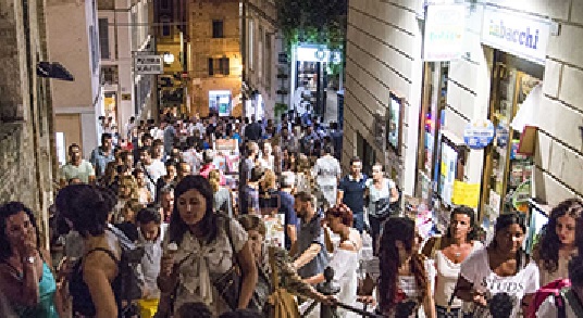 Macerata, stretta del sindaco alla movida nel centro storico