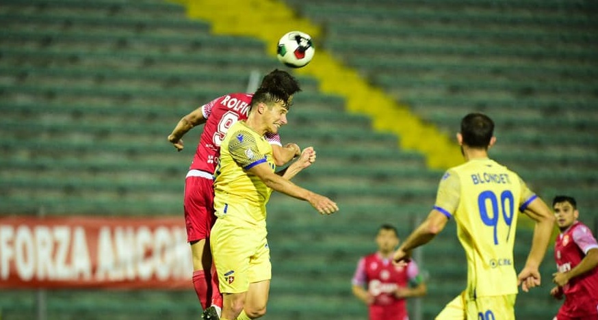 Ancona Matelica-Fermana 1-2, il derby marchigiano ai gialloblù