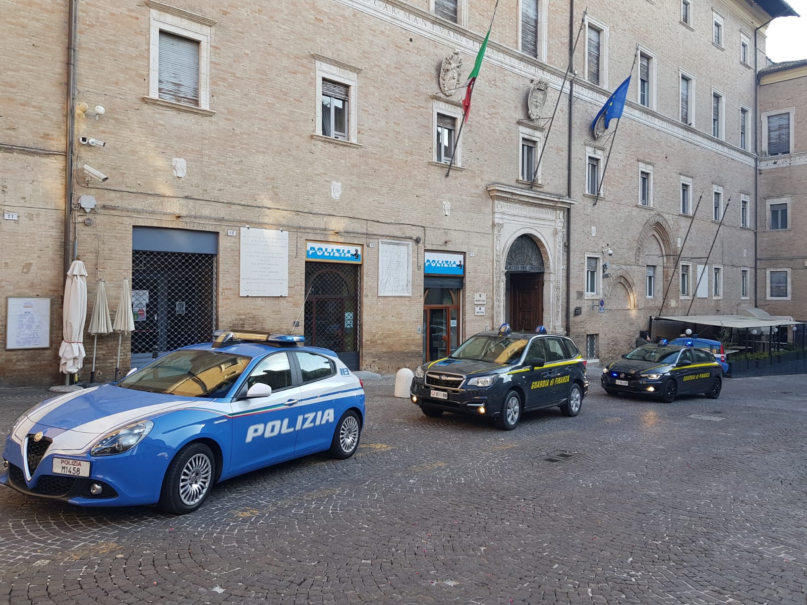 Polizia e Finanza, chiusi due bar dopo tre arresti per spaccio