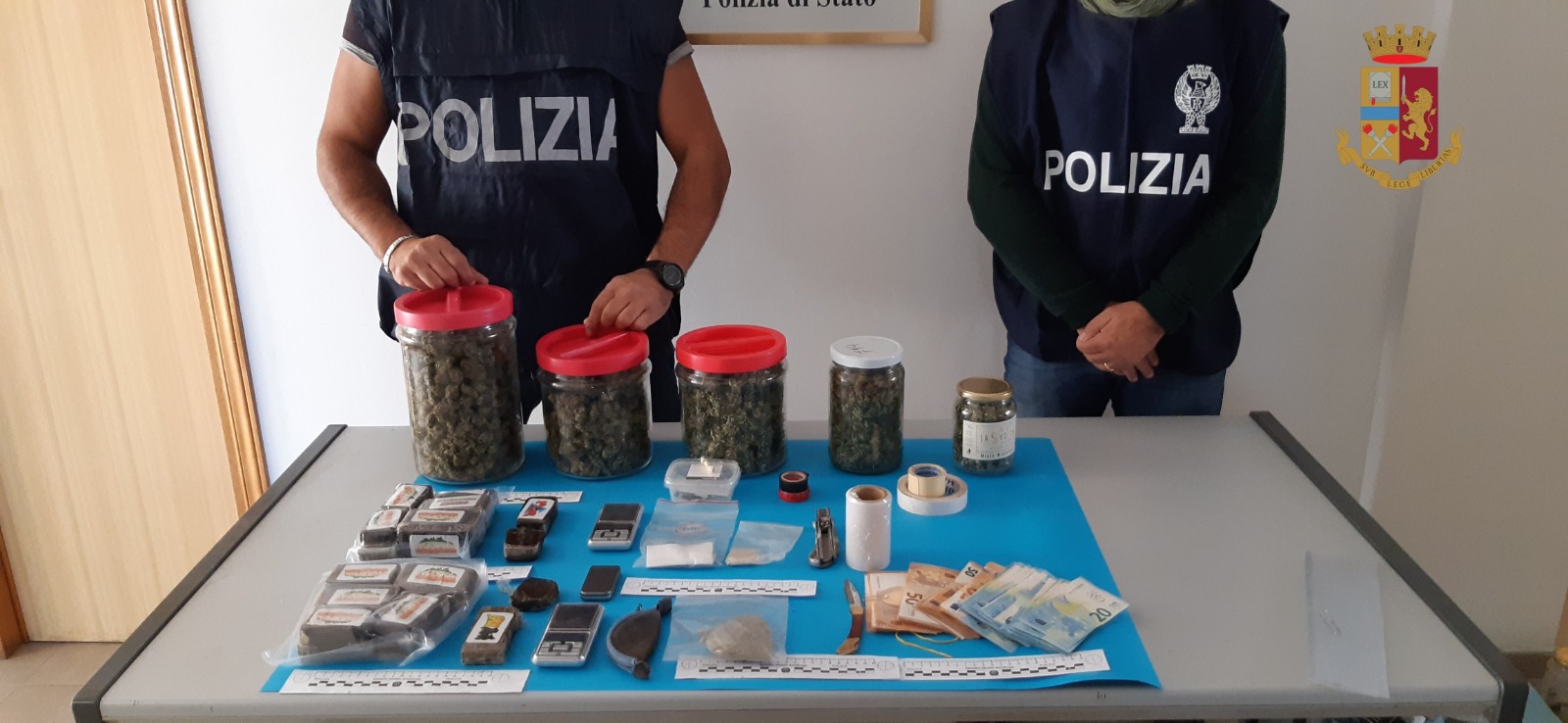 Recanati, arrestati dalla Polizia padre e figlio spacciatori