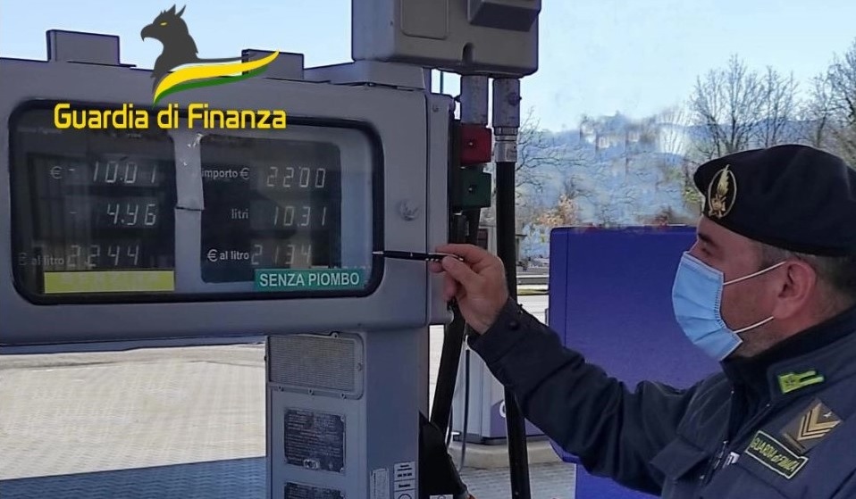 Guardia di Finanza, controlli contro speculazione sui carburanti