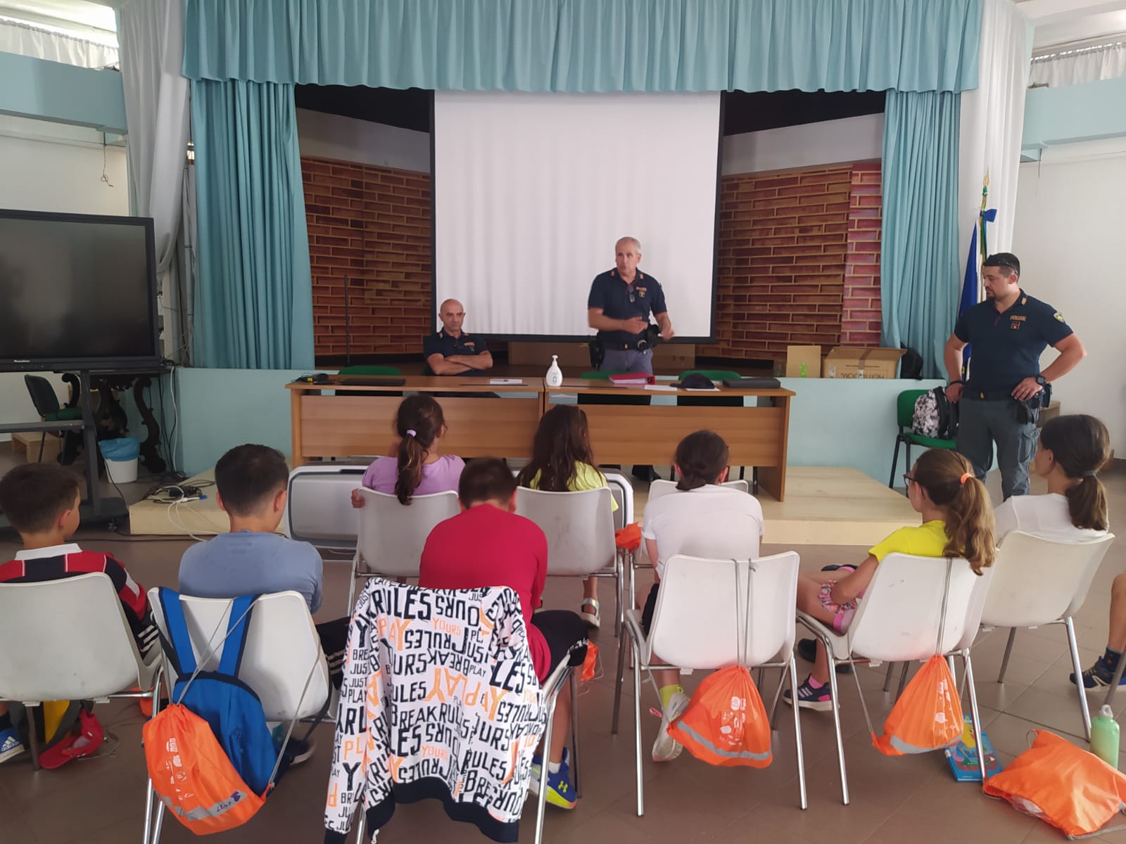 Tolentino, incontro con la Polizia all’Istituto Scolastico “Lucatelli”