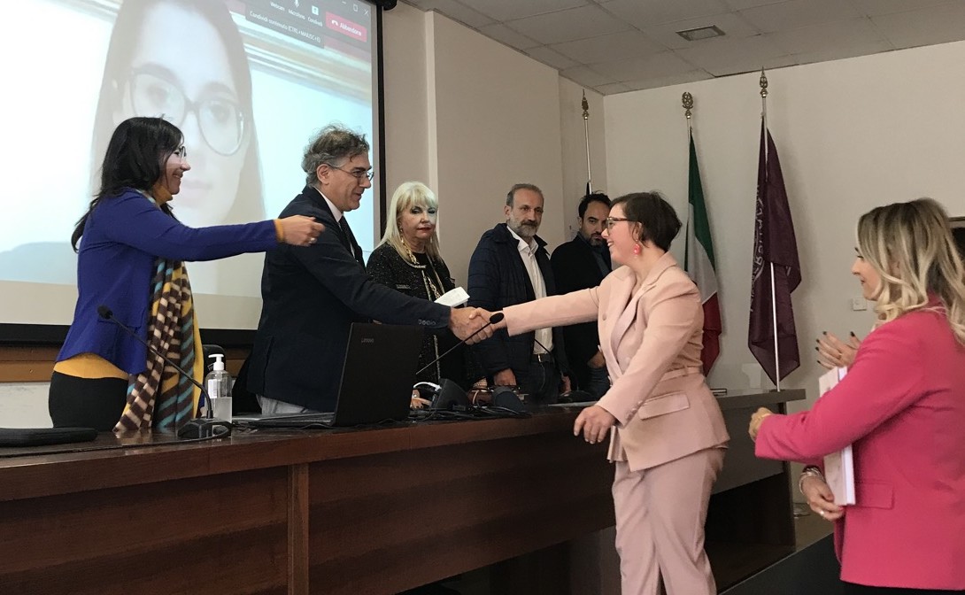 Unimc, la laurea di Margherita oltre la sindrome di Down