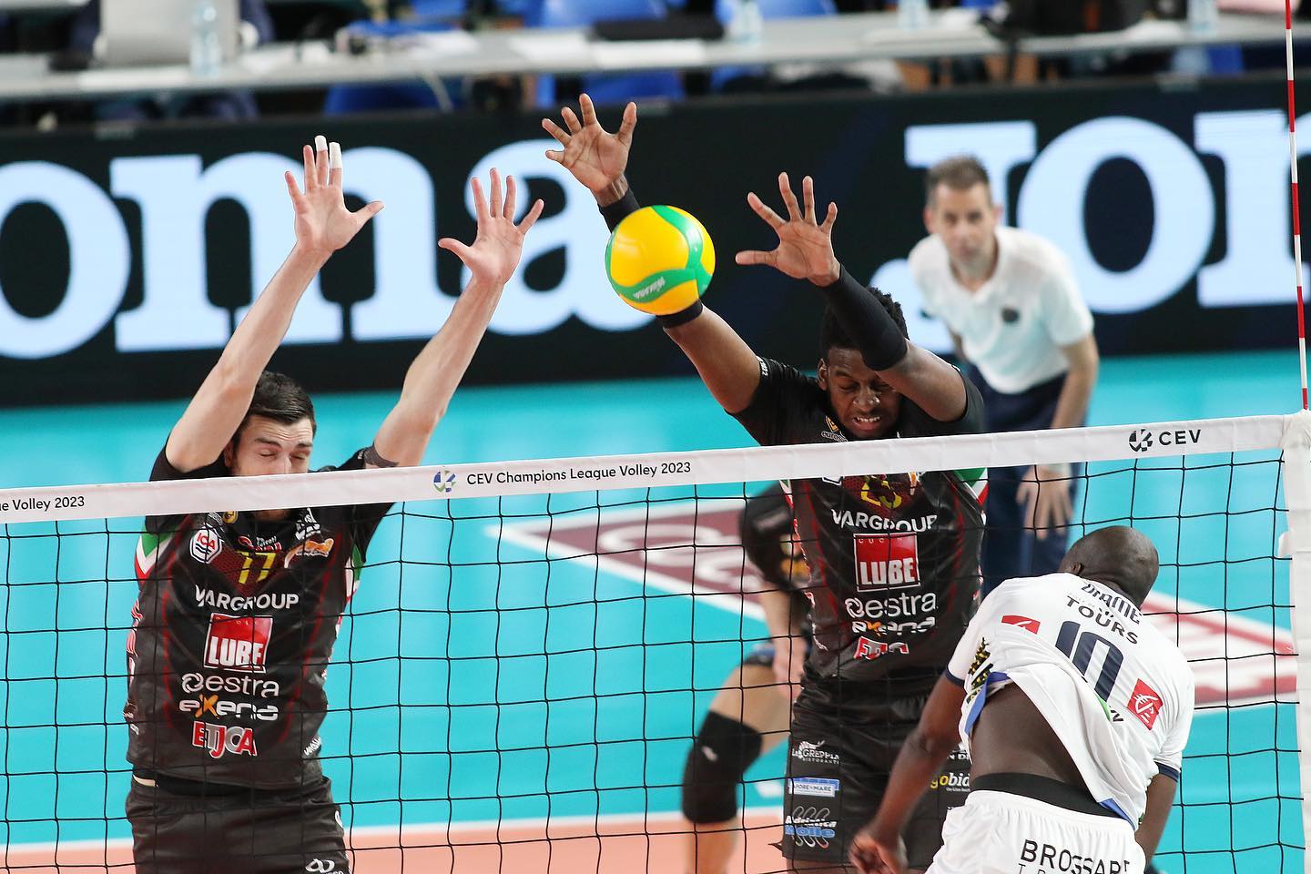 Lube vince 3-0 con i francesi del Tours VB in Champions League