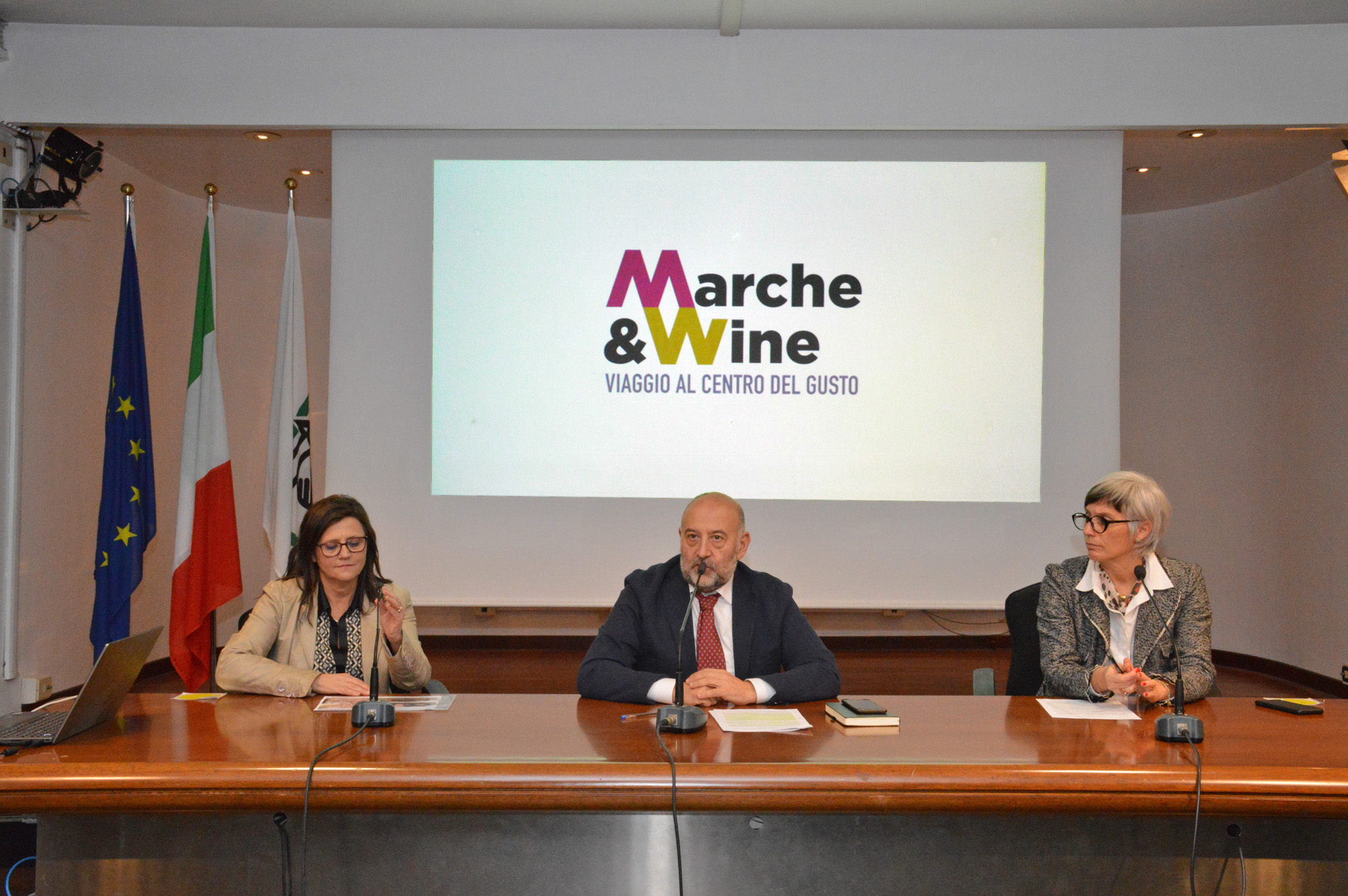 Regione, il progetto “Enoturismo Marche: dalla vigna alla tavola”