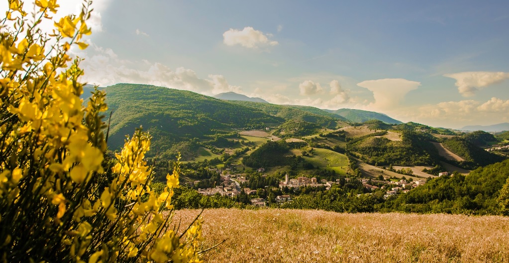 Pieve Torina, la Befana consegna le calze ai bambini del paese