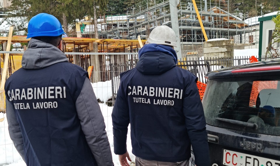Carabinieri del NIL, sospese 5 attività nei cantieri del cratere