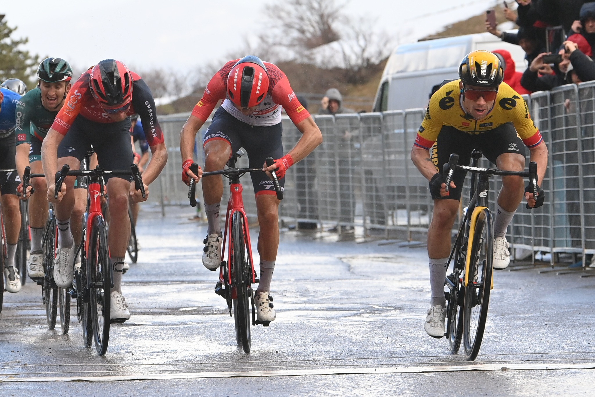 Tirreno-Adriatico, la tappa dei muri con arrivo nel centro di Osimo