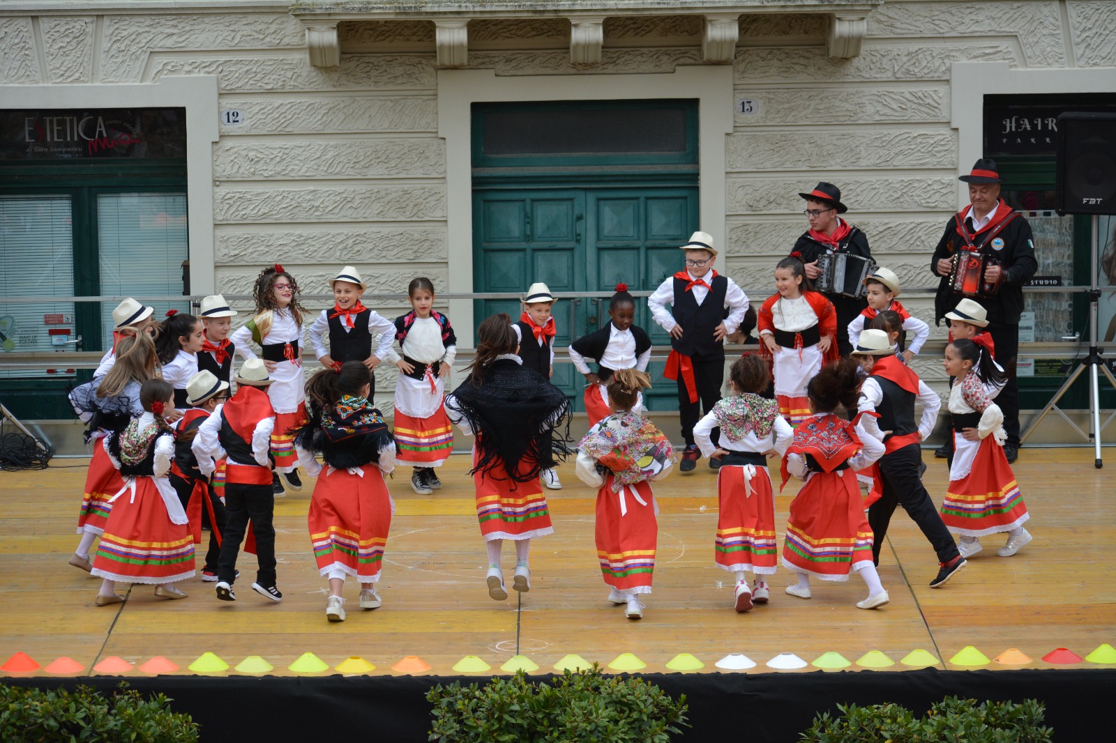 Montelupone, alunni a scuola di musica e tradizioni