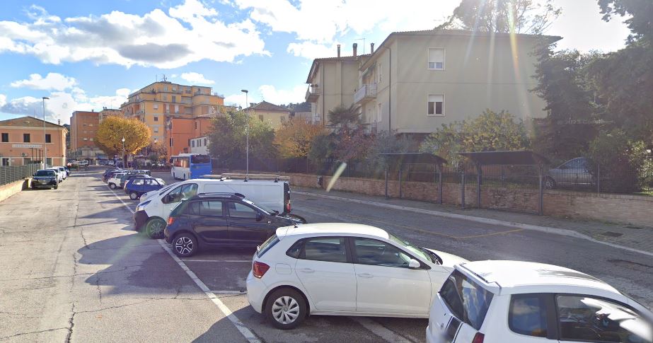 San Severino Marche, piazzale stazione a Oliviero Grandinetti