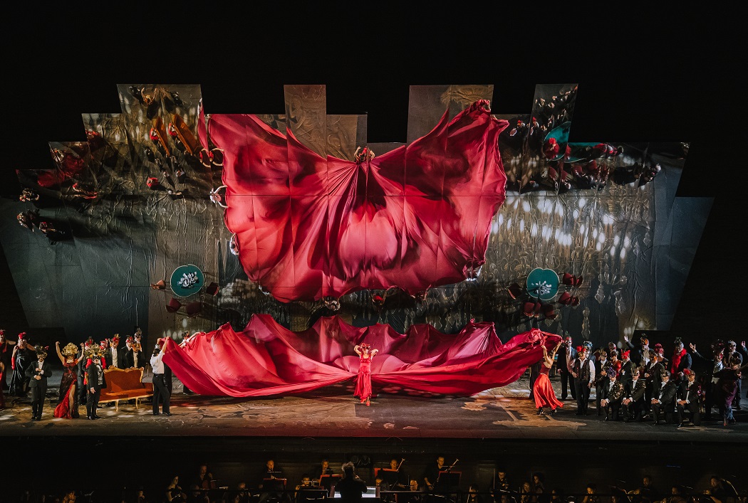 Macerata Opera, allo Sferisterio “La traviata” degli specchi