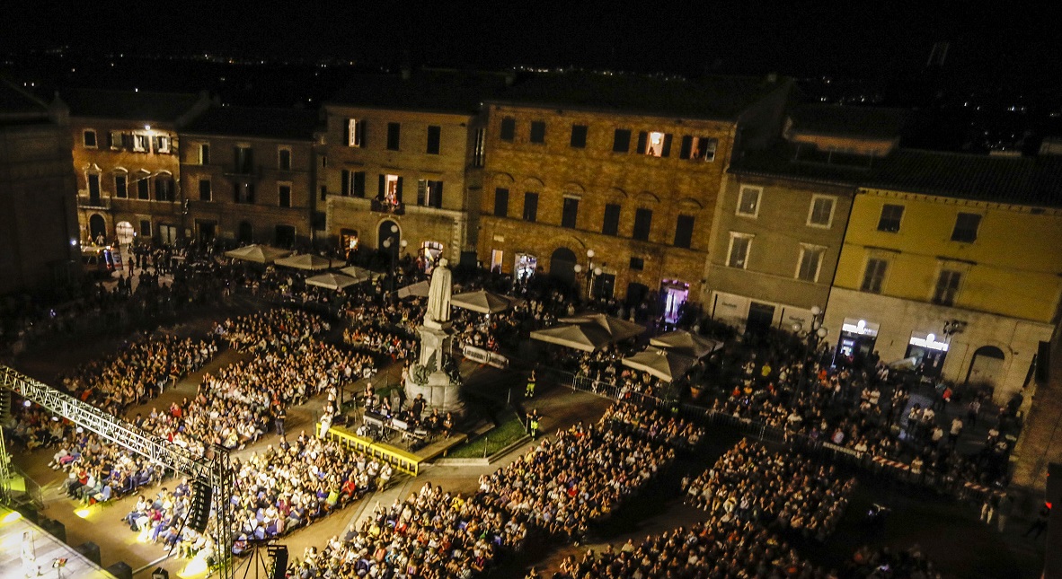 Recanati, Lunaria parte con i Quintorigo e Gino Castaldo